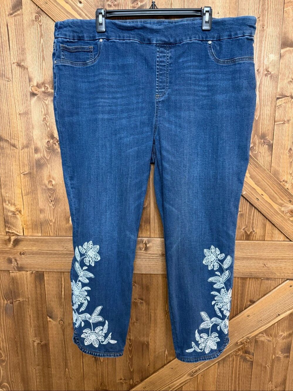 Chico's Women's Size 20R Pull On Jegging Ankle Jeans Blue Denim Floral Embroider